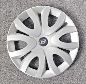 USED x1 Hyundai Wheel Trim MIKA 15" Silver 12-Spoke - Super Condition - Picture 1 of 3