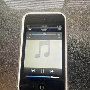 APPLE IPOD TOUCH A1367 4TH GENERATION 8GB- BLACK/accessories  - Picture 1 of 5