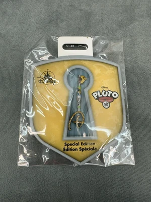 Булавка-ключ Disney Pluto 90 волшебных лет коллекционная на 90-й день рождения памятная - Изображение 1 из 2