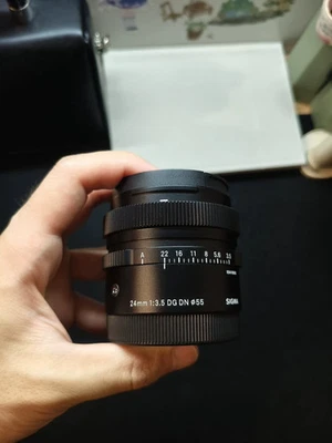 Lente contemporánea SIGMA 24 mm F3,5 DG DN para montura Sony FE Foto 1 de 4