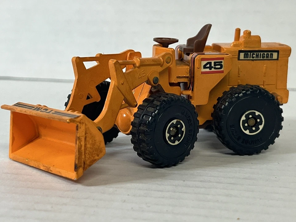 Shinsei No. 11 TCM 45 Michigan трактор лопата мини питания литая игрушка модель 1:64 - Изображение 1 из 4