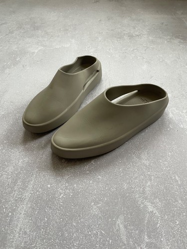 FEAR OF GOD ESSENTIALS Sandali Fear Of God Slides The California in schiuma grigio marrone scuro slip on mules US 12 EU 46