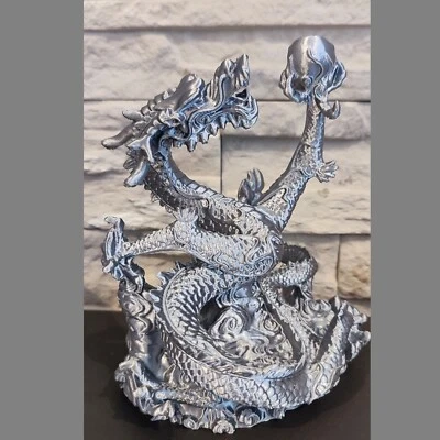 Estatua de dragón sosteniendo perla dragones escultura decoración de fantasía única Foto 1 de 4