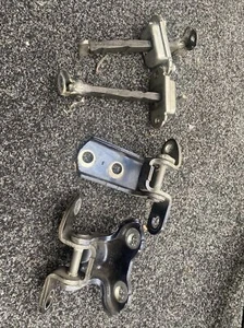 Toyota Aygo Peugeot 108 & Citroen C1 2014-2021 Türscharniere hinten Fahrerseite ELB - Bild 1 von 2