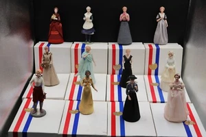 U.S Historical Society 12 Arts & Letters American Women Puppen Set mit Boxen - Bild 1 von 23