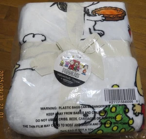 BERKSHIRE PEANUTS SNOOPY HOLIDAY CHRISTMAS VELVET SOFT THROW 55 X 70 NEW W/ TAG - Picture 1 of 3
