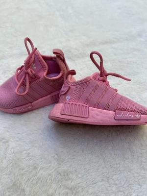 Adidas ограниченного тиража ярко розовый NMD_R1 ребенка ясельного возраста туфли 4K США читать описание  - Изображение 1 из 4