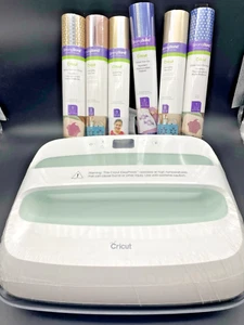 Cricut Easy Press 10x12 come nuovo con 6 ferri da stiro - su trasferimenti, mai usato - Foto 1 di 8