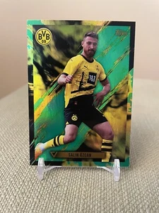2023-24 TOPPS VERNISSAGE BVB DORTMUND SALIH OZCAN GRÜN PARALLEL #70/99 - Bild 1 von 6