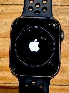 Apple iWatch Series 4, 44mm - Picture 1 of 3
