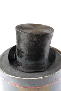 ANTIGUO SOMBRERO DE COPA DE CASTOR VICTORIANO PARA HOMBRE SIN TALLA OSOS ESCUDO DE ARMAS AÑOS 1800 CON CAJA - Imagen 1 de 12