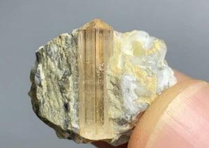 46 Karat natürlicher Katlang Topas Kristall Exemplar aus Pakistan  - Bild 1 von 6