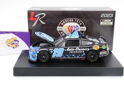 Lionel Racing C192323AOSMT # Toyota NASCAR 2023 Martin Truex Jr - Throwback 1:24 - Bild 1 von 4