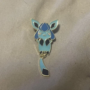 Pokemon Glaceon Pin - Picture 1 of 1