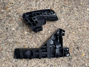 Soporte de riel de soporte guía de parachoques trasero izquierdo genuino Opel Vauxhall Astra K - Imagen 1 de 6
