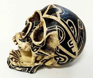 Summit Collection Resin Skull Tribal Tattoo Biker Death Skeleton '97 WUI - Bild 1 von 3