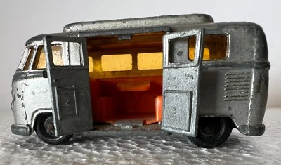 Lesney Matchbox 34 d1 大众露营车低车顶银色,橙色内饰 — 第 1/4 张图片