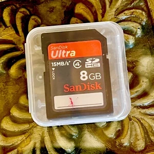 SanDisk Ultra 8 GB Memory Card - Picture 1 of 2