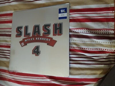 Slash  Myles Kennedy  4 - Photo 1/2