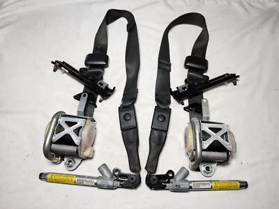 2013 - 2017 Cadillac XTS Drivers & Passengers Front Seat Belts (OEM) Black Foto 1 de 4