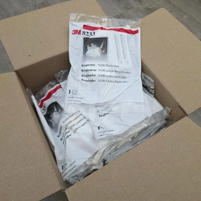 20 - 3M 8233 N100 Particulate Respirator Protection Masks With Exhalation Valve - Image 1 of 3