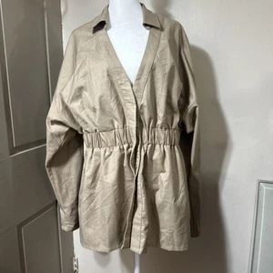 PrettyLittleThings Camel Hemd mit elastischem Bund - Größe 10 (USA) Neu mit Etikett - Bild 1 von 12