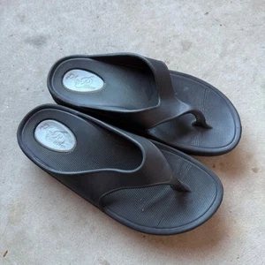 My Pillow Schuhe Herren Größe 8 schwarz Komfort Flip Flops Sandalen Orthesen Pantoletten - Bild 1 von 9