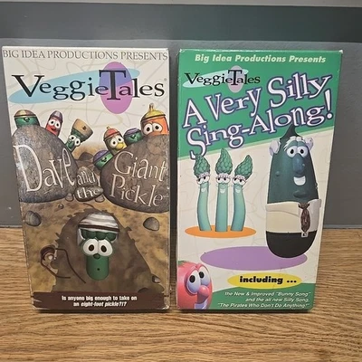 Veggie Tales A Very Silly Sing-Along, Dave And The Giant Pickle Lot Of 2 Vhs  - Image 1 of 4