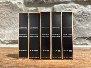 Mac Liquid Highlighter Illuminateur Skinfinish Lightstruck 15mlChoose Your Shade - Picture 1 of 3