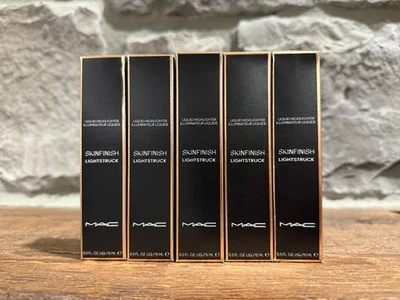 Mac Liquid Highlighter Illuminateur Skinfinish Lightstruck 15mlChoose Your Shade - Image 1 of 2