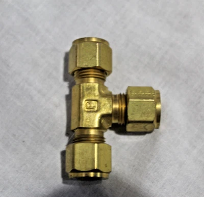 PARKER CPI  3/8in  BRASS UNION TEE - Image 1 of 3