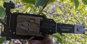ARRI Quick Release Digi-Cine BasePlate With Bridge Plate Sled And 15mm Rod Mount - Picture 1 of 13