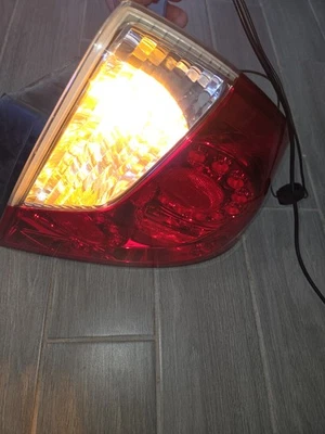 2006 INFINITI M35 后方右乘客尾灯 — 第 1/4 张图片