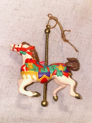 КАРУСЕЛЬ ЛОШАДЬ - 1991 Санта лучшее рождественское украшение - Изображение 1 из 2