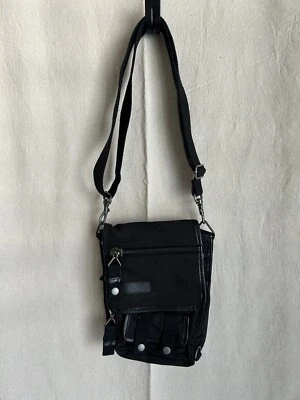 Bandolera Hm pequeña de lona de cuero sintético negra con cremalleras grandes Foto 1 de 4