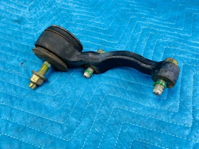 Оригинальный кронштейн для крепления переднего дифференциала Lexus LX470 с болтами 1998-2007 годов выпуска - Изображение 1 из 4