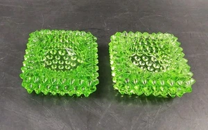 Dos candelabros votivos vintage Fenton verde Hobnail vidrio cuadrado salero  - Imagen 1 de 6