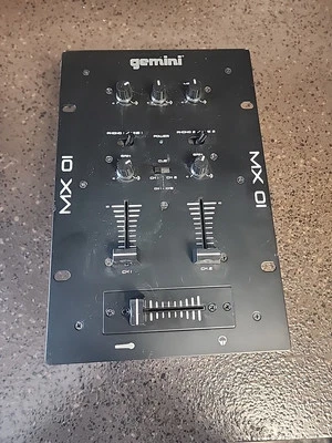  Mezclador estéreo de 2 canales Gemini MX-01 solamente. Sin cables, estado desconocido - se vende como está Foto 1 de 4