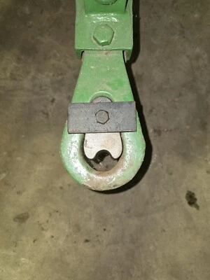 Relleno de orificio de barra de tracción John Deere sin estilo A B G bucle. Adaptador de pasador de enganche. Vintage Foto 1 de 4