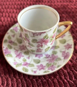 Vintage Mini Porzellan Teetasse & Untertasse Set ROYAL CROWN mit lila Blumen & Goldrand - Bild 1 von 3