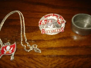 Tampa Bay Buccaneers Gift Set, Earrings, a pin, a necklace and a small trinket B - Picture 1 of 6