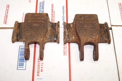 99-04 Ford Superduty F250 F350 Front Axle Lower Shock Mount Leaf Spring OEM Pair Foto 1 de 4