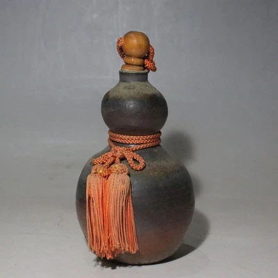 [Y]Japanese Handicrafts Art Bizen Ware Bottle Gourd-shape Sake Bottle BIZEN-YAKI - Image 1 of 4