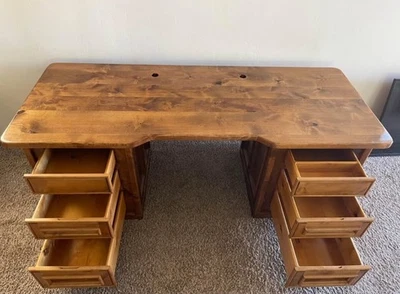 Escritorio de computadora hecho a mano Foto 1 de 4