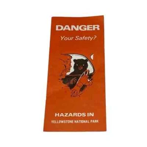 Folleto vintage 1979 Danger Your Safety Hazards in Yellowstone National Park - Imagen 1 de 4
