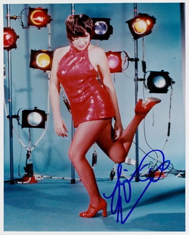 Liza Minnelli vintage signed 8x10 photo In-person Cover