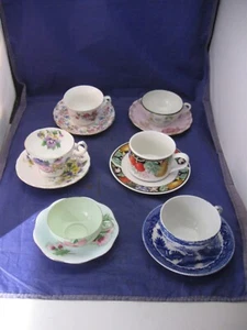 6 TAZZE DA TÈ E PIATTINI VINTAGE - 5 NON ABBINATI MA SEMBRANO BUONI INSIEME - LOTTO 11 - Foto 1 di 24