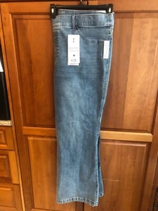 Gloria Vanderbilt Women's Shape Effect Pull on High Rise Flare Jeans Size 6 - Picture 1 of 1