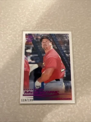 Coleção Pacific Crown 2000 - Mark McGwire roxo holográfico /199 - Imagem 1 de 2