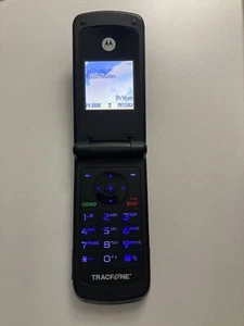 Motorola Flip Top Tracfone With OEM Charger EUC - Photo 1 sur 5